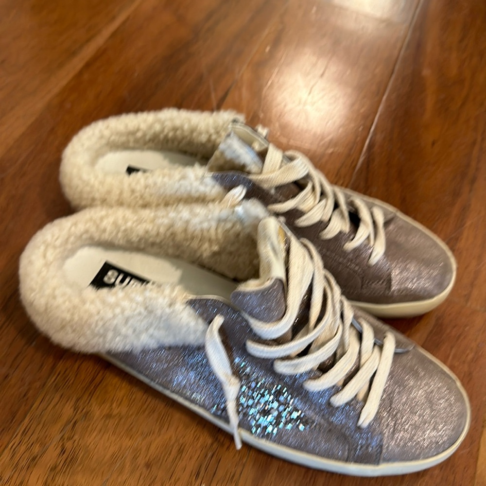 Never been worn golden goose shearling slides